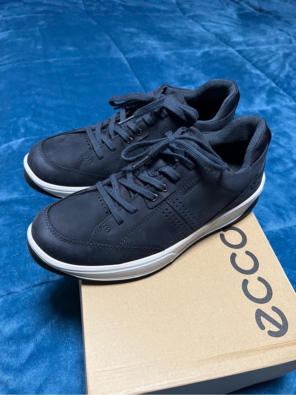 Ecco Men's Lace-Up Sneakers in Black with White Sole
